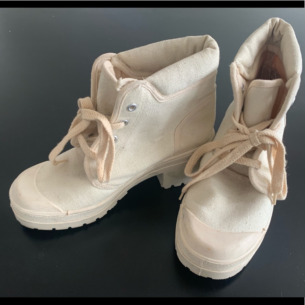 Mid 90’s chunky platform canvas cap toe booties